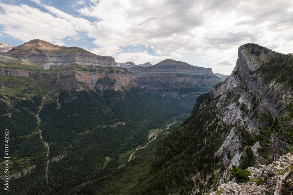 Obraz premium Scenic view of famous Ordesa National Park, Pyrenees, Spain.