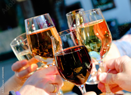 Weißwein, Rotwein, Rosé und Sekt - schmeckt photo