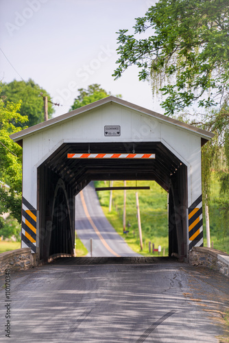 Fototapeta Naklejka Na Ścianę i Meble -  Covered bridge in Lampeter, Lancaster County, Pennsylvania, USA.