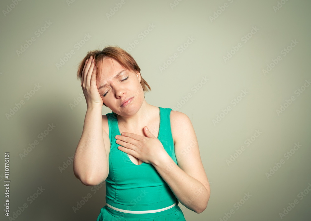 girl has a terrible head pain girl has a terrible head pain