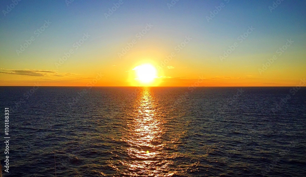 tramonto sul mare