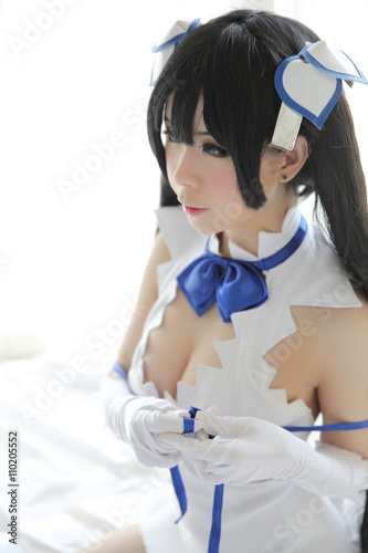 Hestia Cosplay Portrait Girl in White Theme photo