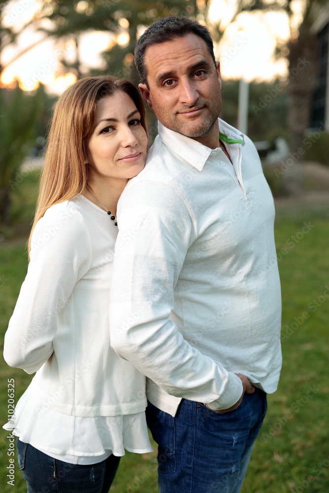 Obraz premium Couple in a park in Elche