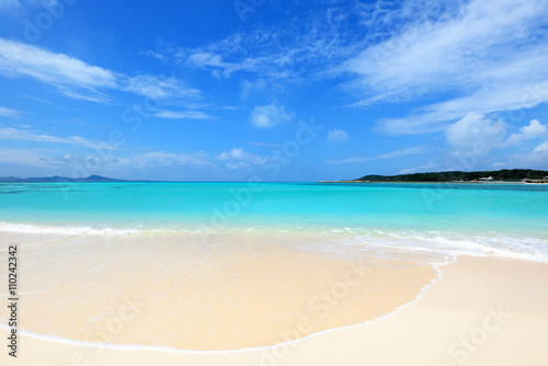 Fototapeta Naklejka Na Ścianę i Meble -  沖縄の美しい青い海