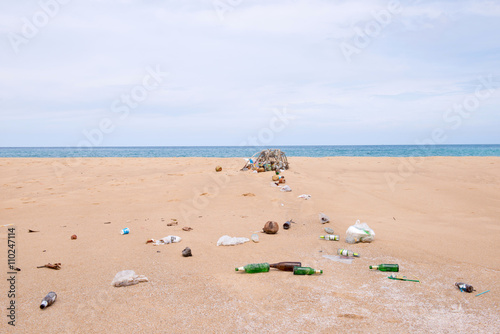 Wallpaper Mural  waste on the beach Torontodigital.ca