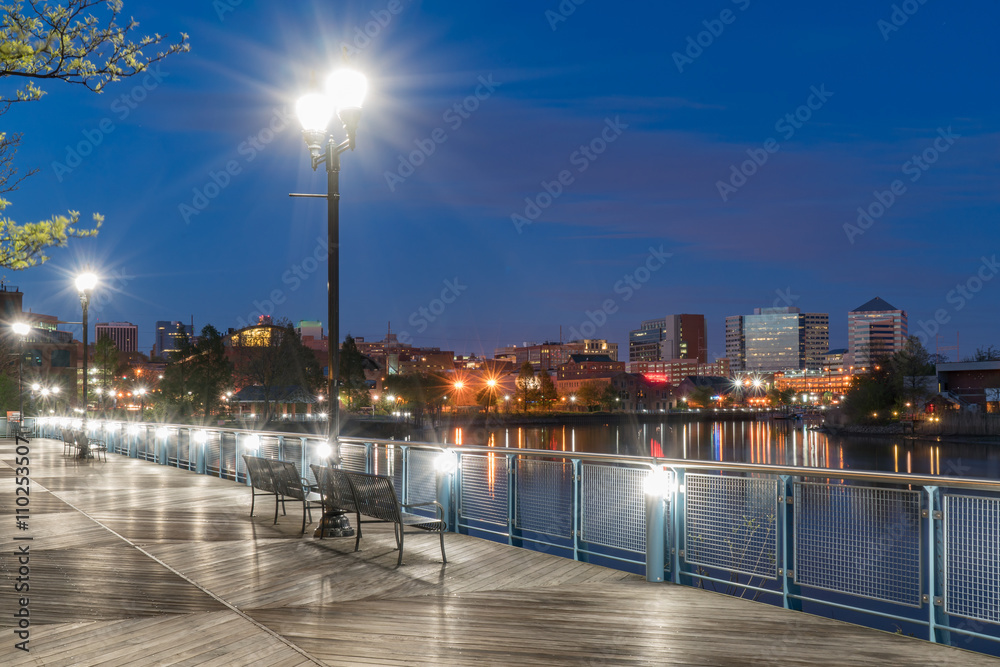 Wilmington Delaware Riverfront at Night - obrazy, fototapety, plakaty 