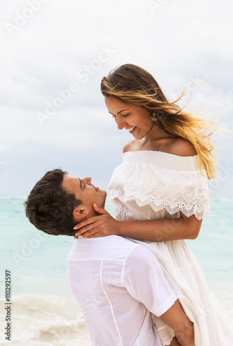 Happy couple in love on the beach © preto_perola