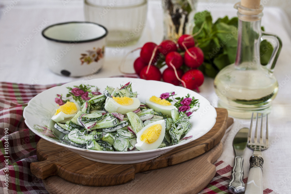Salad radishes and cucumbers in sour cream sauce Salad radishes and cucumbers in sour cream sauce
