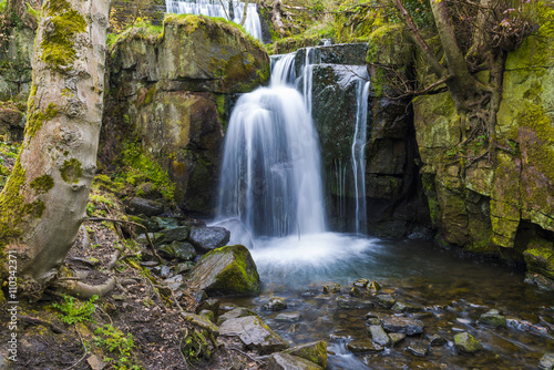Fototapeta Naklejka Na Ścianę i Meble -  Waterfall in Lumsdale Valley in Matlock, Derbyshire, UK