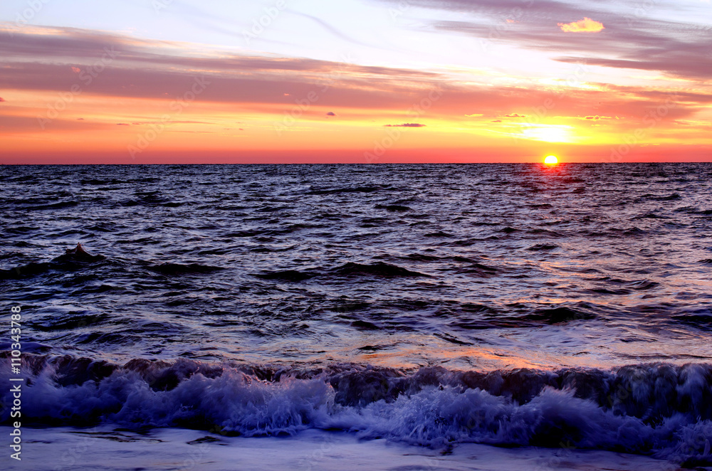 Obraz premium sunset over ocean in summer
