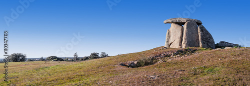 Foto Tapadao dolmen in Crato, the second biggest in Portugal