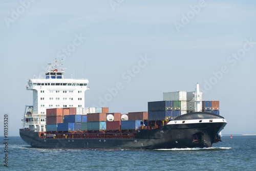 Containerschiff auf  der Ostsee bei Kiel,Deutschland