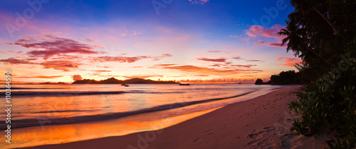Fototapeta Naklejka Na Ścianę i Meble -  Tropical island at sunset