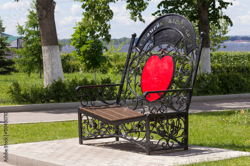 Fotografie Bench of lovers on the waterfront in the city of Samara