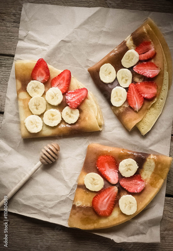 pancakes with banana and strawberries