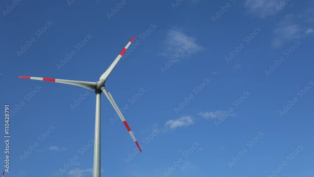 ein Windrad dreht sich und produzieren Strom ein Windrad dreht sich und produzieren Strom