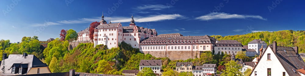 Weilburger Schloss über der Lahn in Hessen