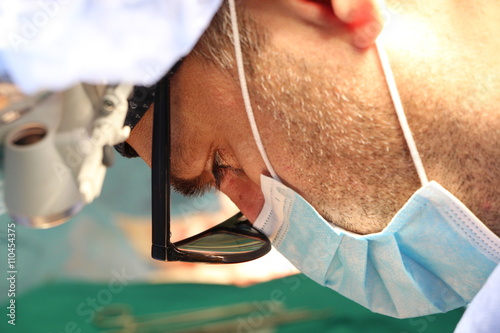 Canvastavla surgeon in surgery