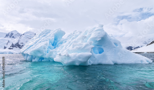 iceberg landscapes antarctica