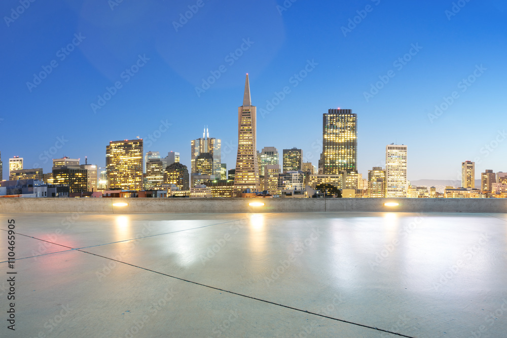 Obraz premium empty marble floor with cityscape and skyline of san francisco