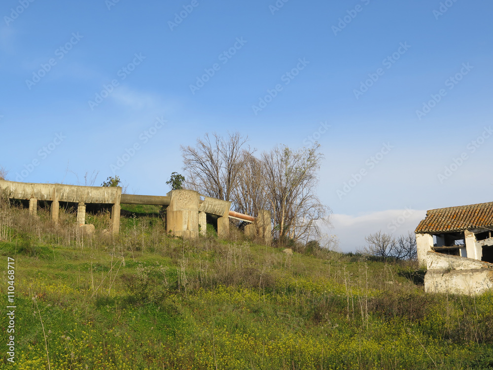 Obraz premium Elevated Concrete irrigation canal