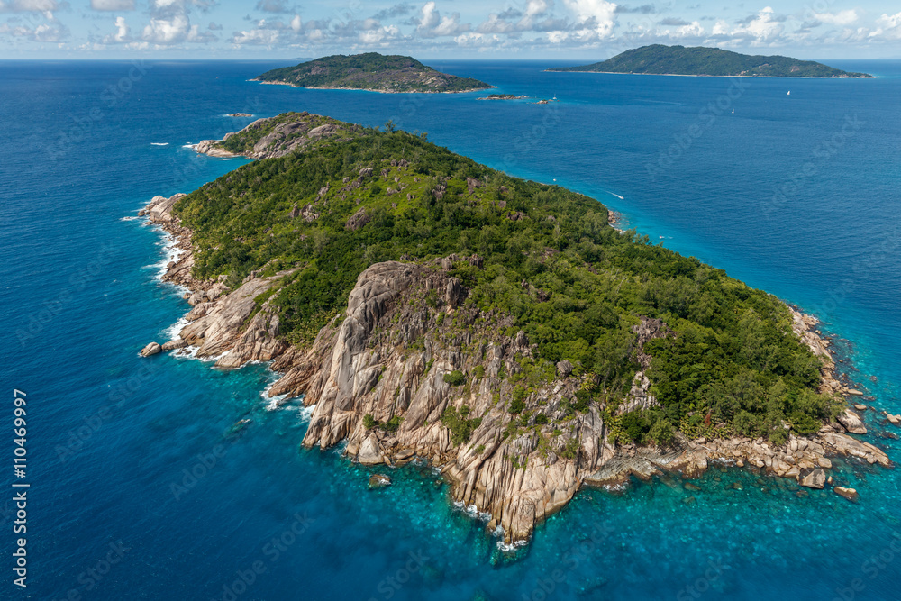 Seychelles, vue aérienne île Petite Soeur, île Félicité, île de la Digue 