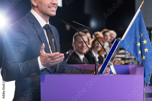 Cuadro en lienzo Man making speech