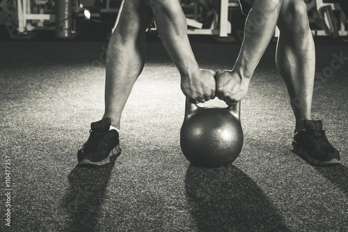 Obraz na płótnie crossfit kettlebell training w salonie