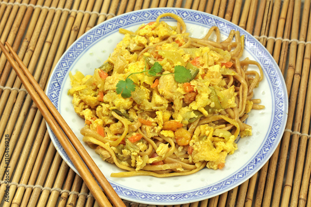 nouilles bami goreng au poulet nouilles bami goreng au poulet