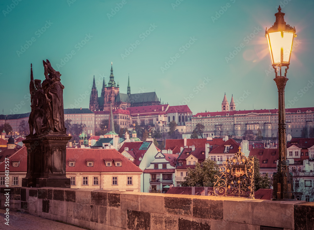 Fototapeta premium Charles Bridge at sunrise, Prague, Czech Republic. View on Prague Castle with St. Vitus Cathedral.