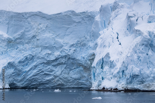 ice glaciers in antarctic