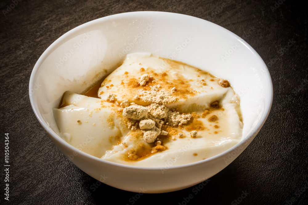台湾 アジアの豆乳スイーツ豆腐花 トールーファ Dessert Of Soybean Milk Agar Stock Photo Adobe Stock
