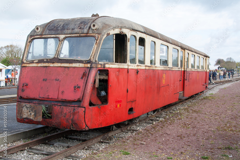 En attente de remise en état d'un autorail