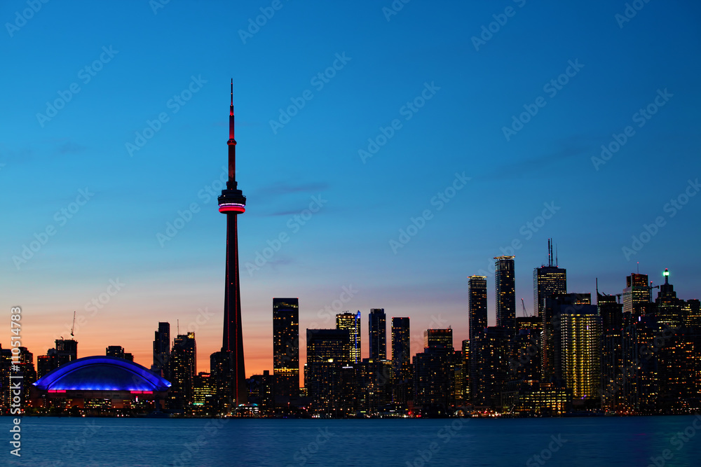 Obraz premium The Toronto, Canada city center at twilight