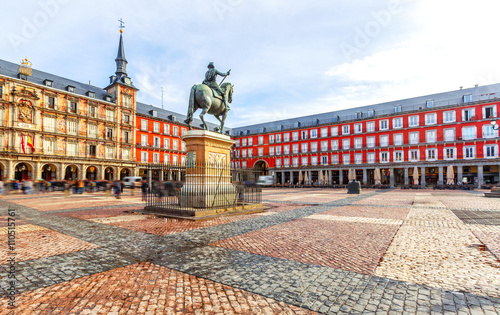 Fotografia Plaza Mayor with statue of King Philip III in Madrid, Spain