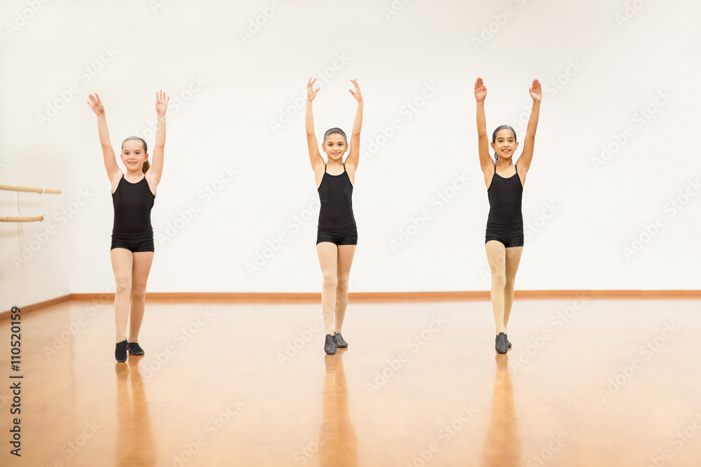 Fotografie Pretty girls ready to do flips in dance class