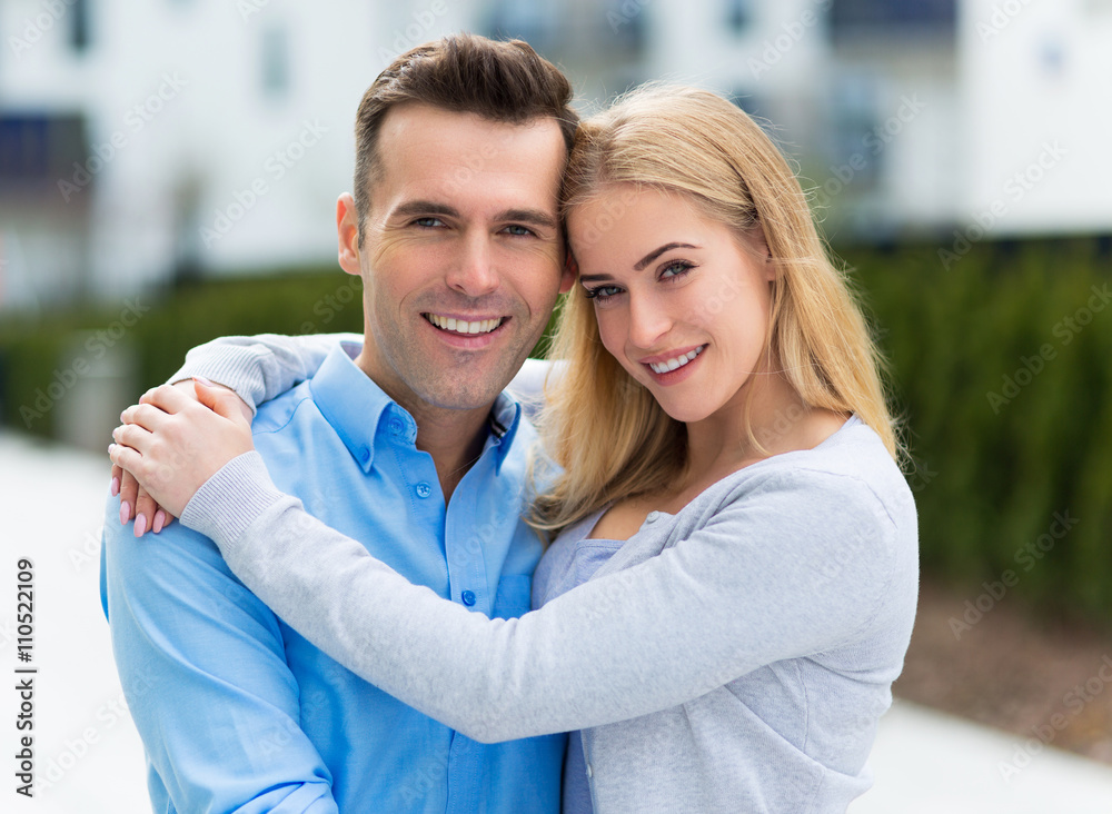 Fototapeta premium Young couple smiling outdoors