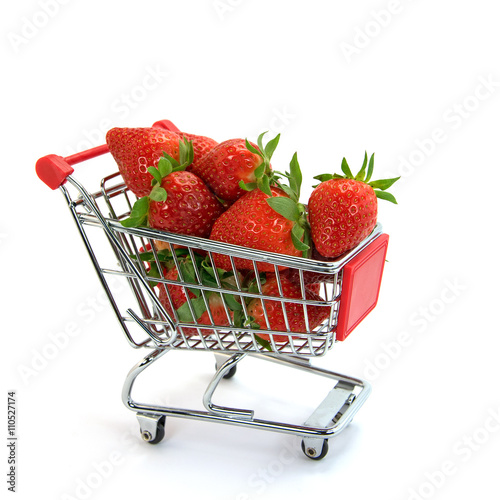 Erdbeeren im Einkaufswagen, Strawberries