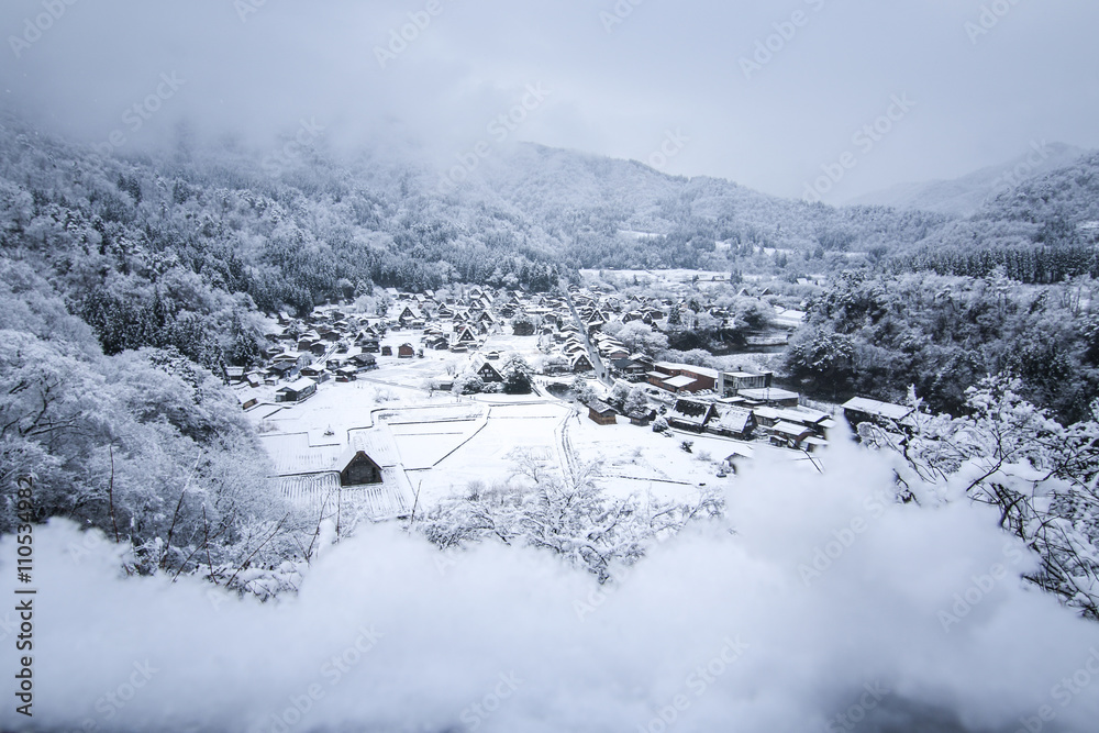 Obraz premium Winter Shirakawago with Snowfall Gifu Chubu Japan and Sunlight
