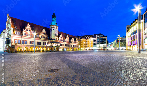 Altes Rathaus Leipzig mit Marktplatz