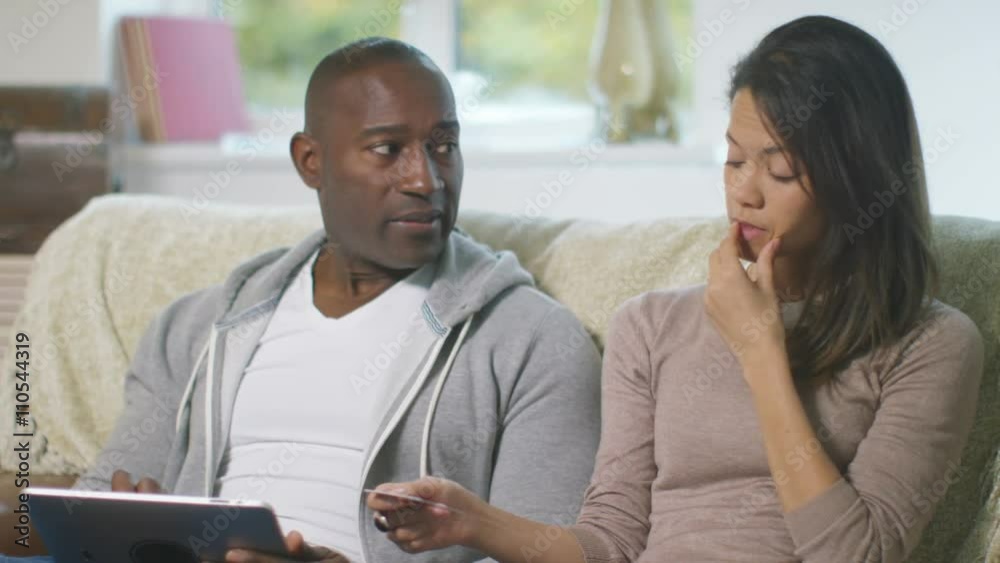  Couple with financial problems doing household accounts