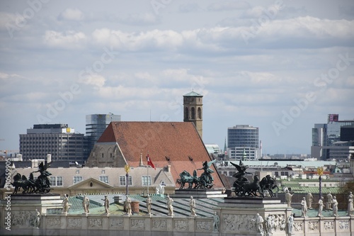 Wien, Minoritenkirche, Parlament, Ringstraße, 1. Bezirk, Stadtzentrum, Altstadt, Kirche photo