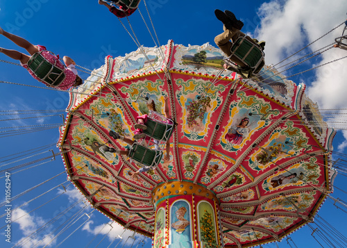 kettenkarussell karussell Oktoberfest wiesn fahrgeschäft fahrgeschäfte riesenrad theresienwiese 