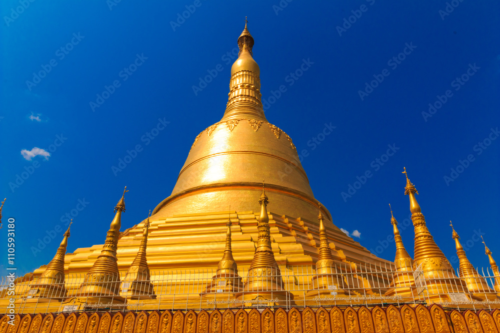 Fototapeta premium Shwe Maw Daw Pagoda (Shwemawdaw Pagoda), Myanmar or Burma.