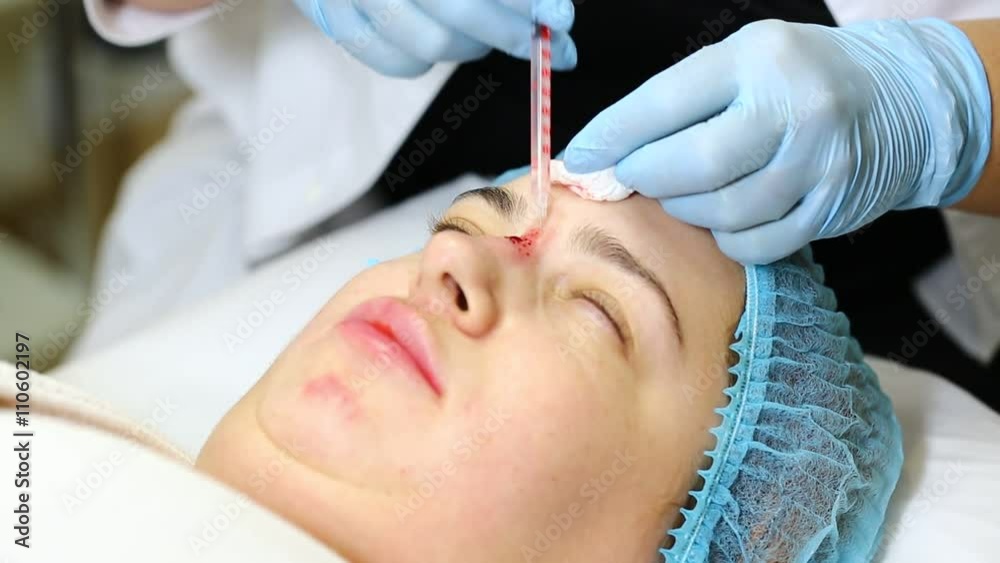 Cosmetic treatment with injection in a clinic