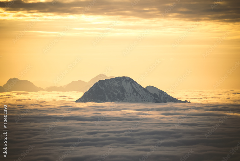 Berge - Berggipfel - Nebel - Wolken