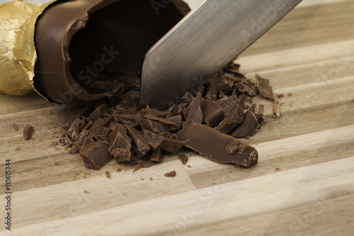 Schokolade mit Messer zerkleinert