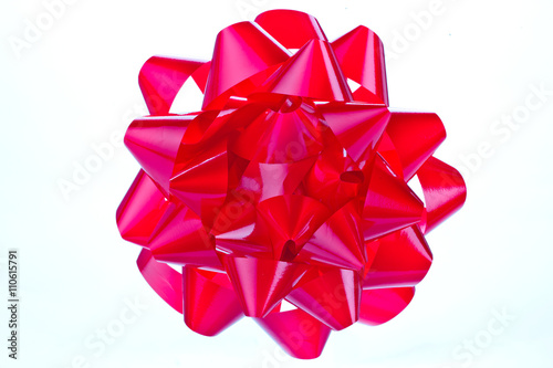 close-up of a red bow.