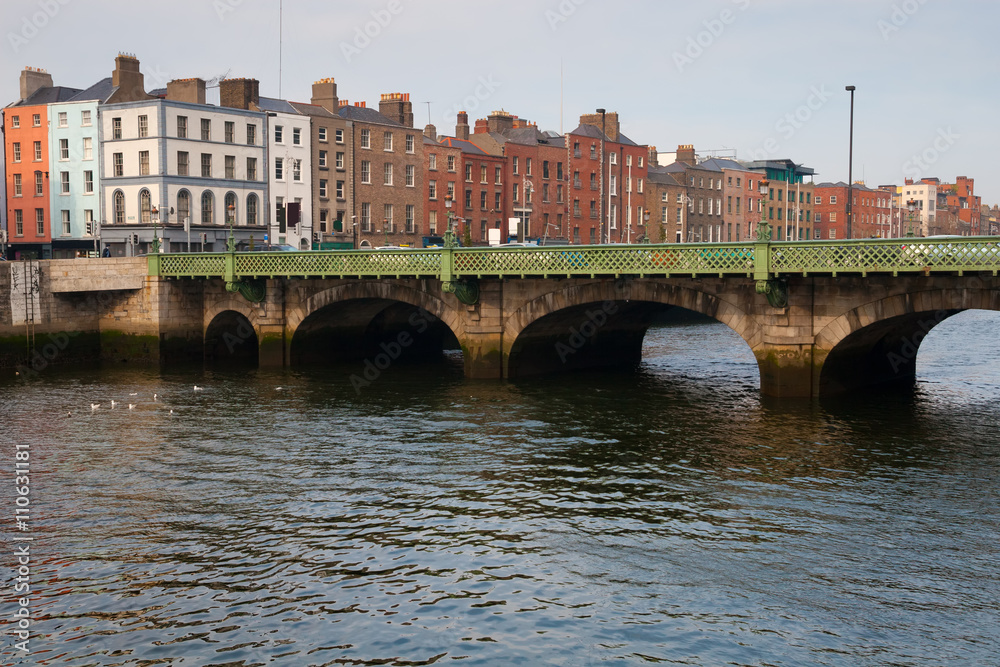 Obraz premium Grattan Bridge on River Liffey in Dublin