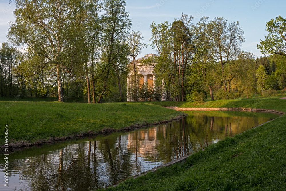 Fototapeta premium Temple of Friendship in Pavlovsk Park. Saint Petersburg. Russia.